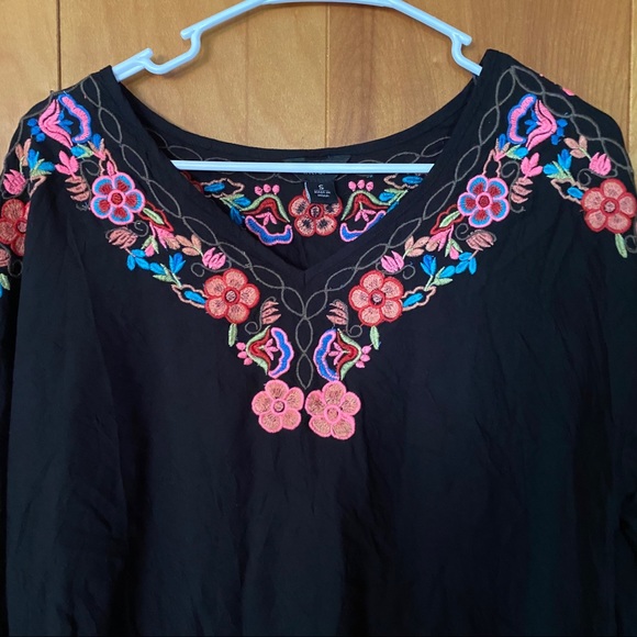 💫 Black 3/4 Bell Sleeve Neon Embroidery Blouse - Picture 2 of 6